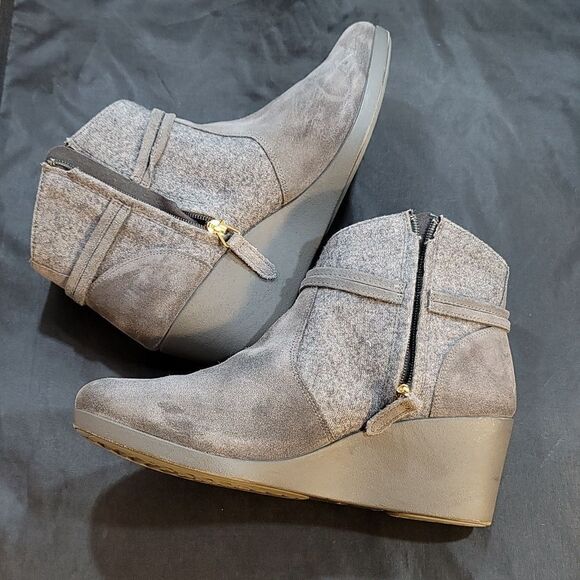 CROCS LEIGH SUEDE MIX WOMEN'S BOOTIE - Picture 11 of 14